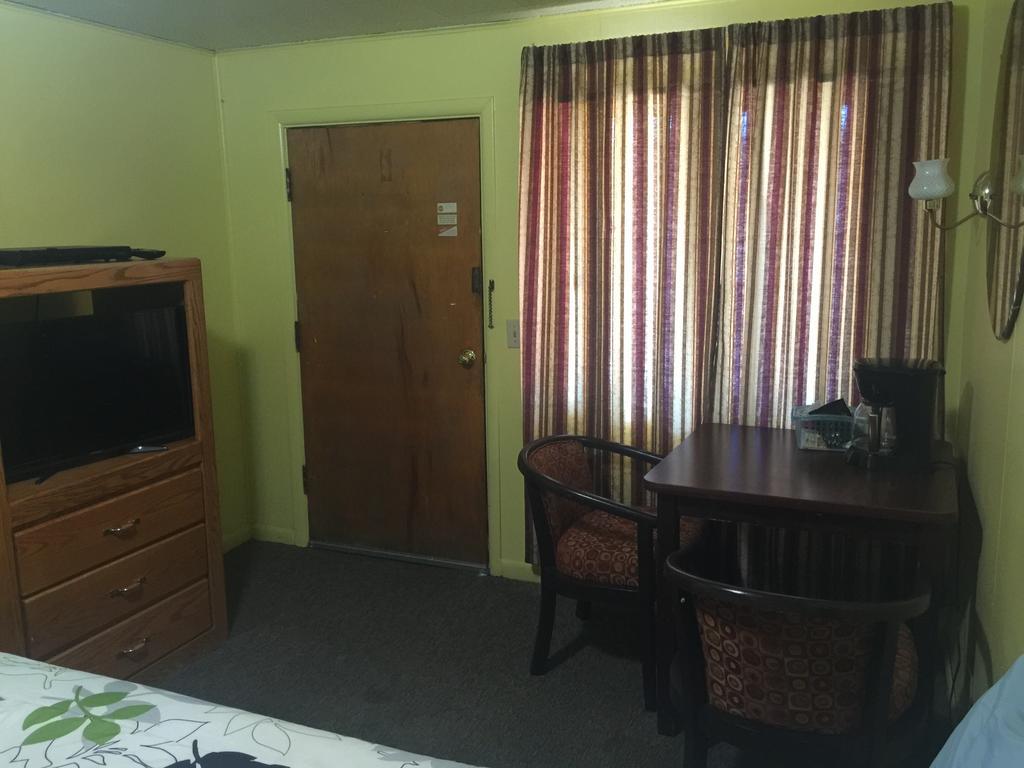 Budget Inn Motel Chemult Exterior photo