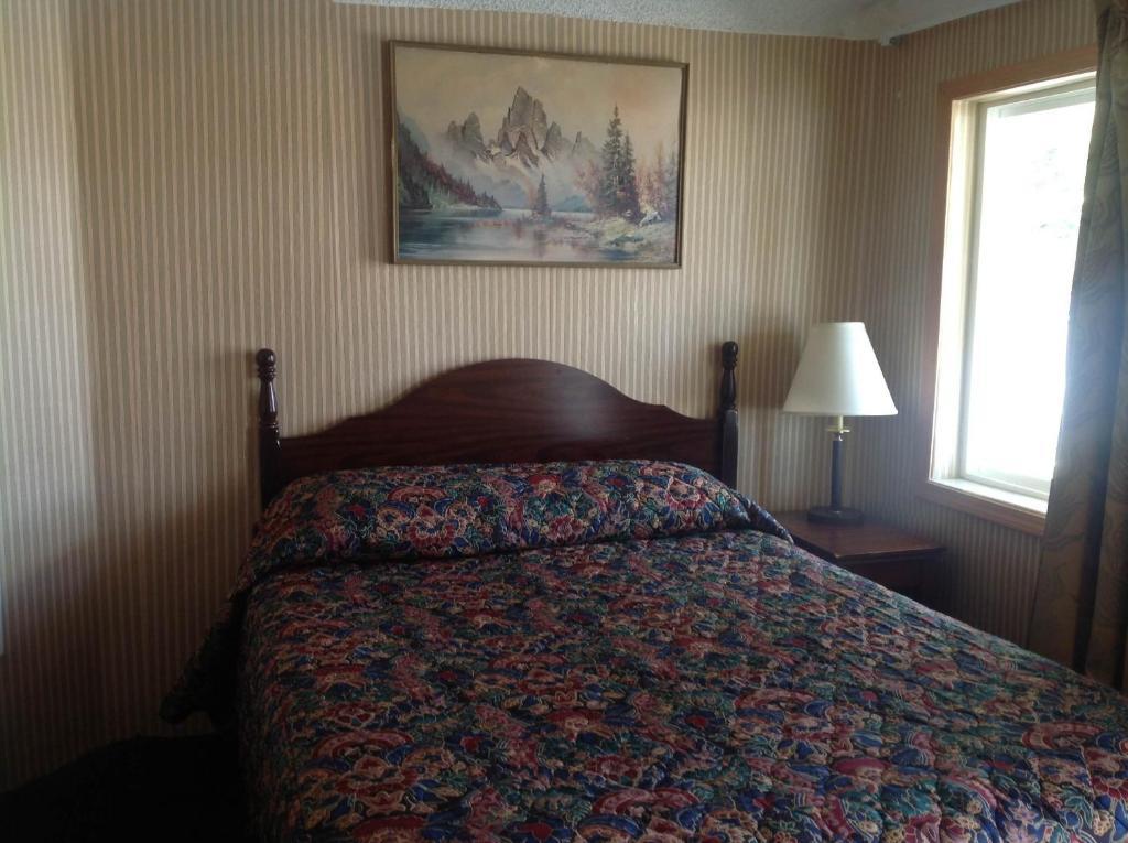 Budget Inn Motel Chemult Room photo