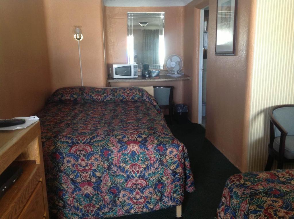 Budget Inn Motel Chemult Room photo