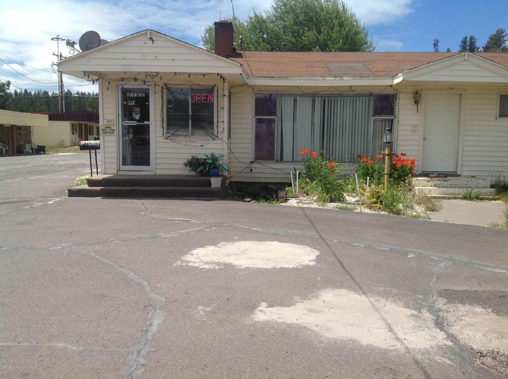 Budget Inn Motel Chemult Exterior photo